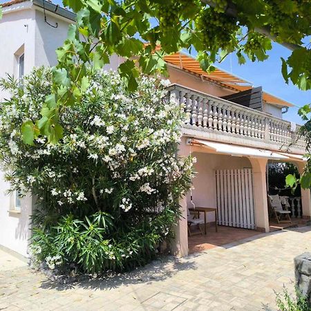 Lavanda Apartment Кърк Екстериор снимка